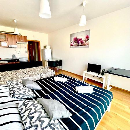 Centrum Park Apartment Прага Экстерьер фото