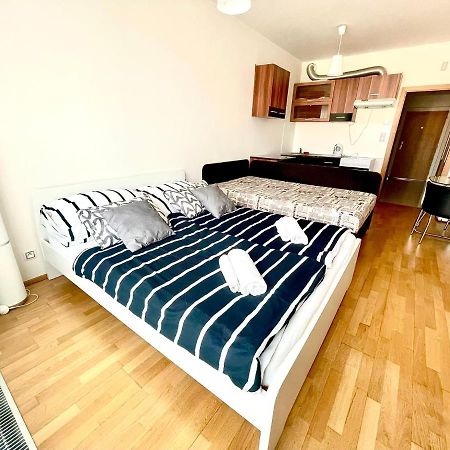 Centrum Park Apartment Прага Экстерьер фото