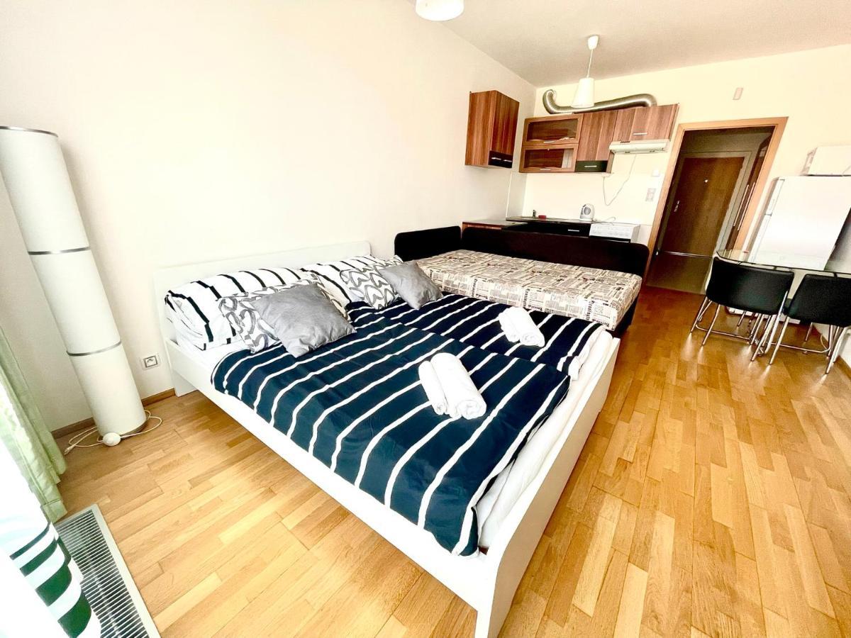 Centrum Park Apartment Прага Экстерьер фото
